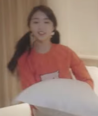 Yeojin wearing an orange/pink shirt.
